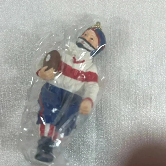 Santa clause 4” ornament playing Football New‎ sealed - Picture 5 of 5